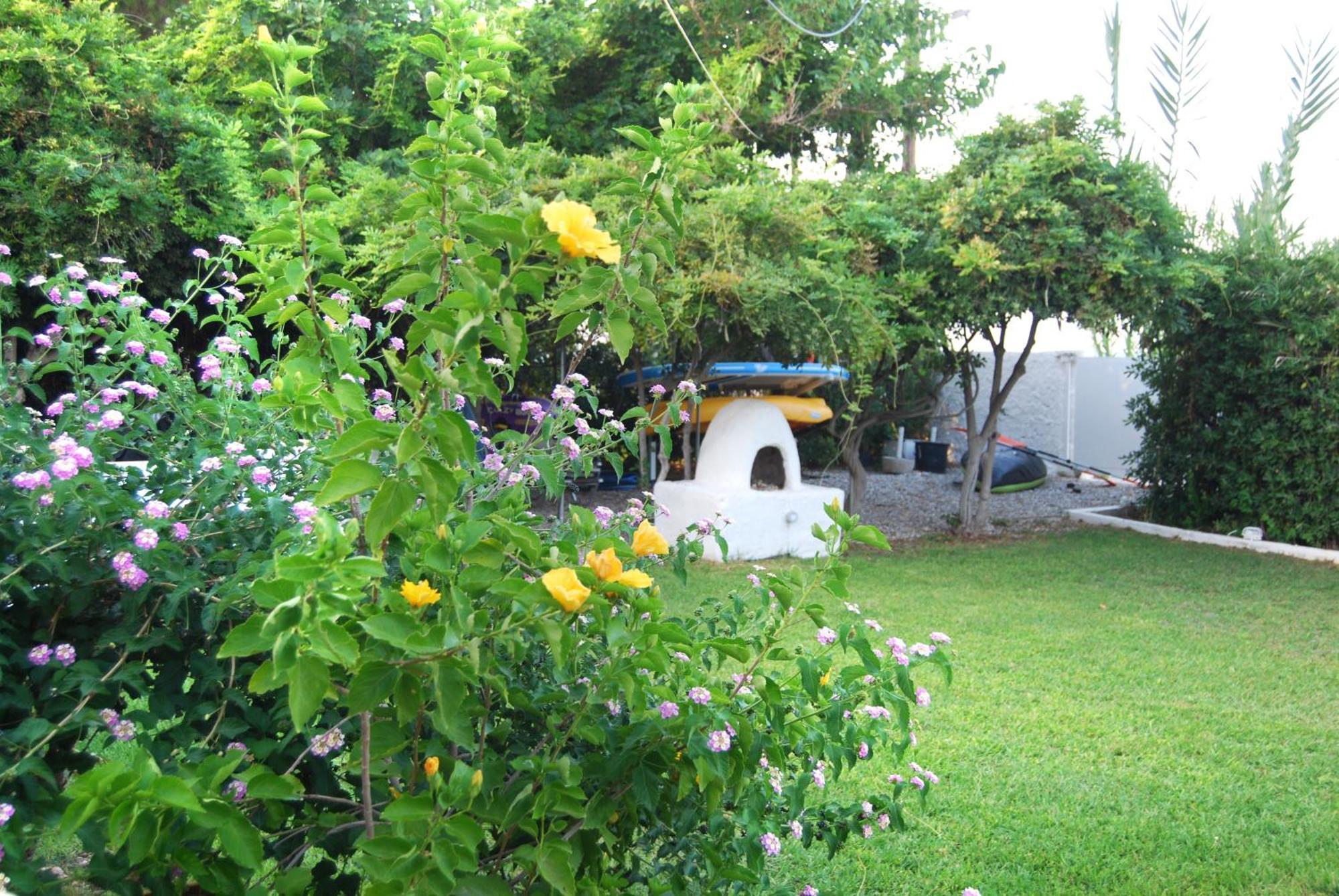 Villa Akrata Exteriör bild