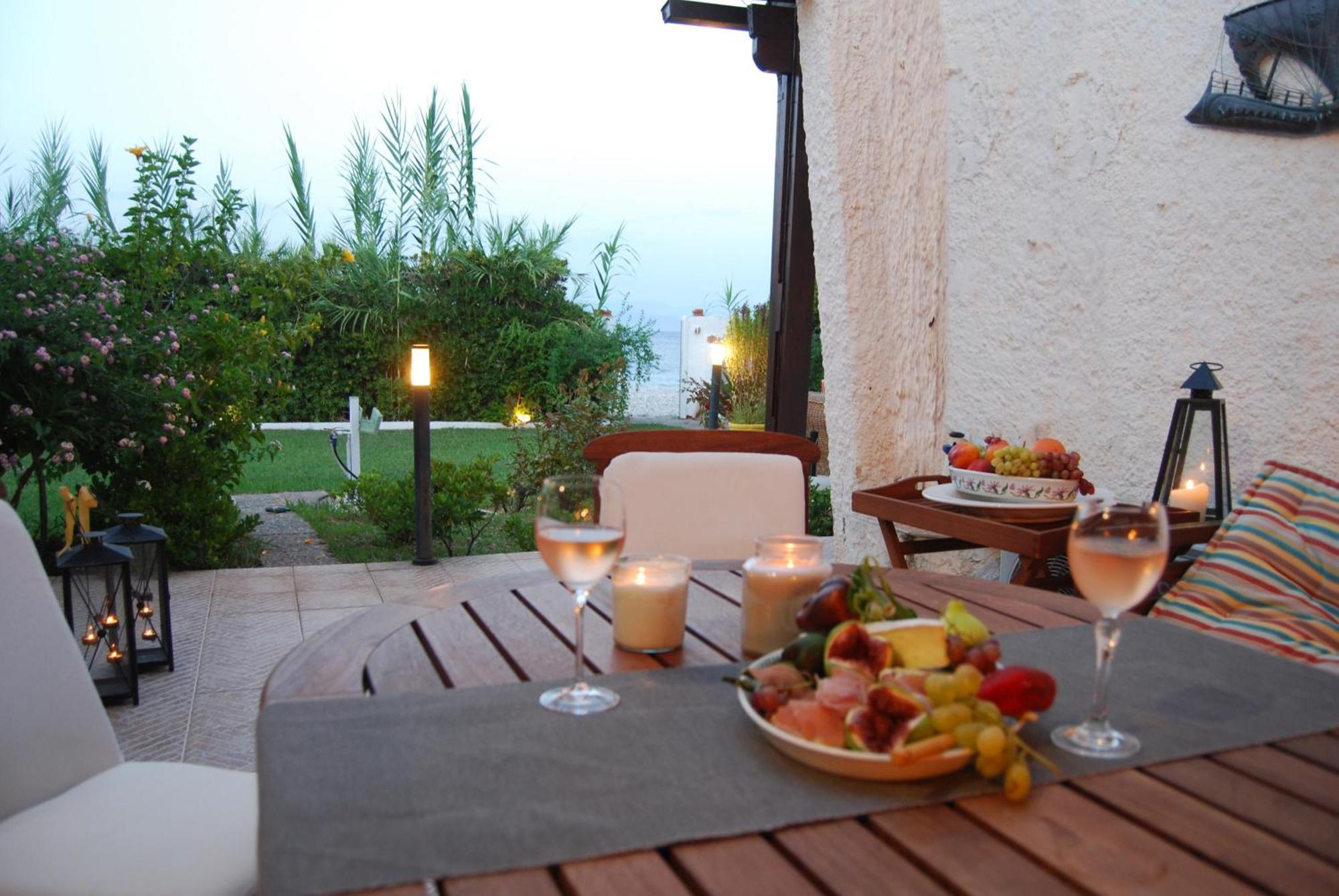 Villa Akrata Exteriör bild