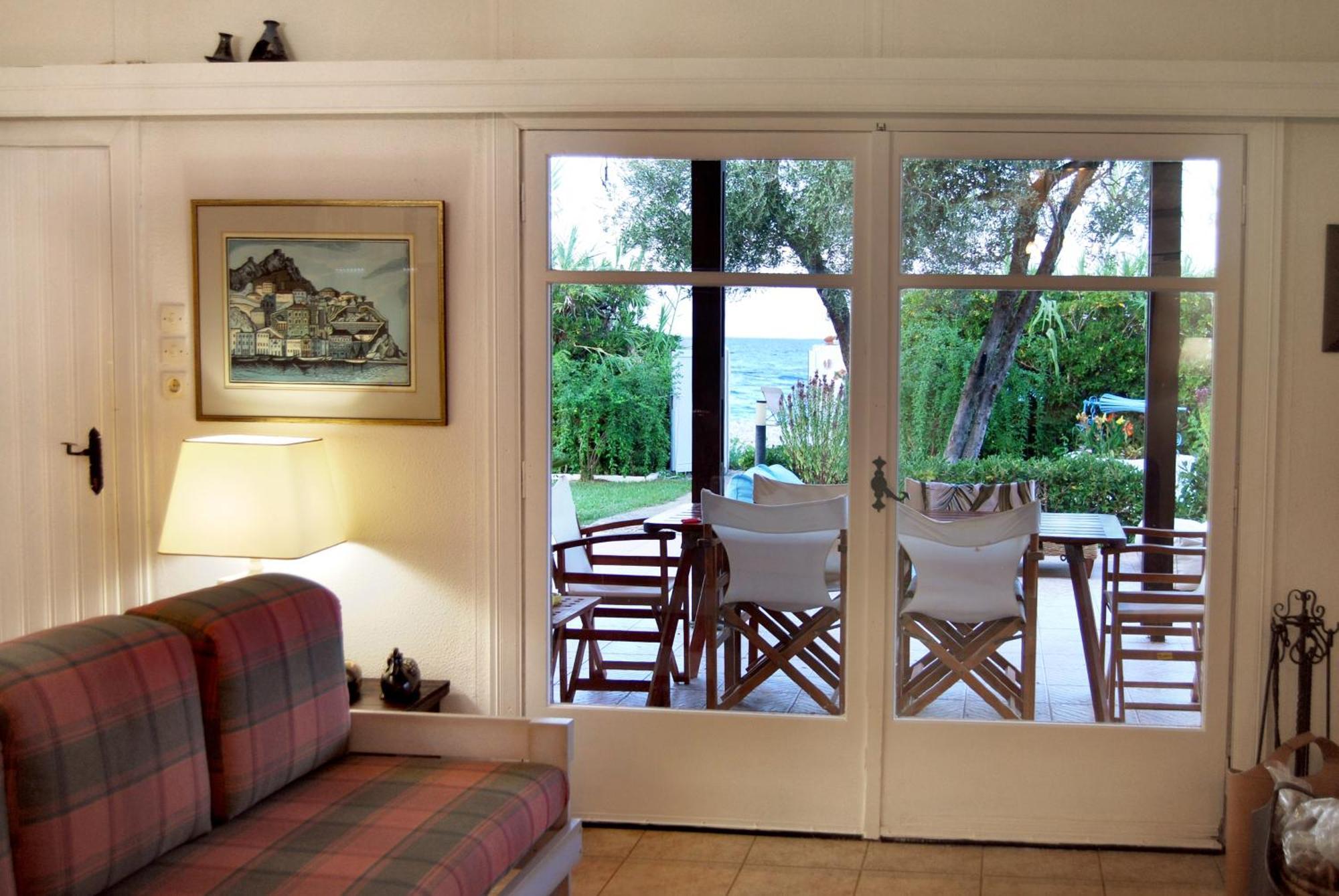Villa Akrata Exteriör bild